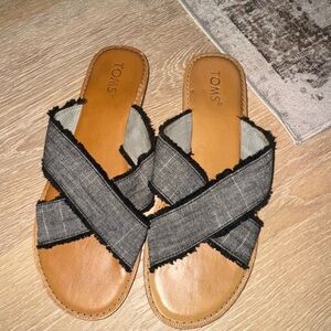 TOMS Women's Black and Brown Crisscross Sandals